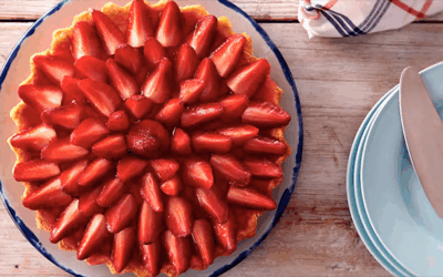 Tarta de frutilla con gelatina y crema