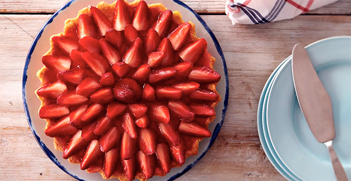 Tarta de frutilla con gelatina y crema
